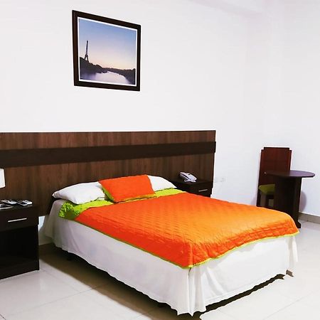 Manta Airport Hotel Екстер'єр фото